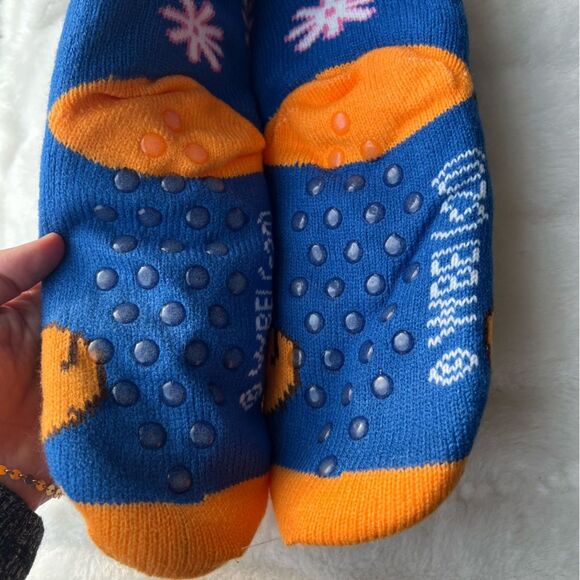 Tweety Snowflake Christmas Slipper Socks Sherpa Lined Non-Slip Warner Bros NEW - Picture 5 of 10